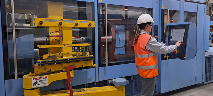 Beatriz operating machinery at the Cantabria plant